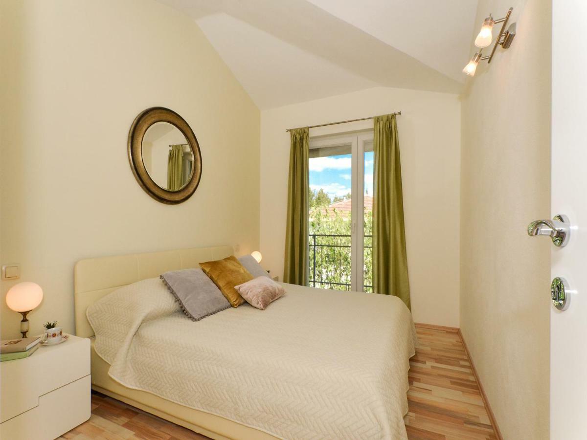 Mar Deluxe Apartments Trogir Bagian luar foto